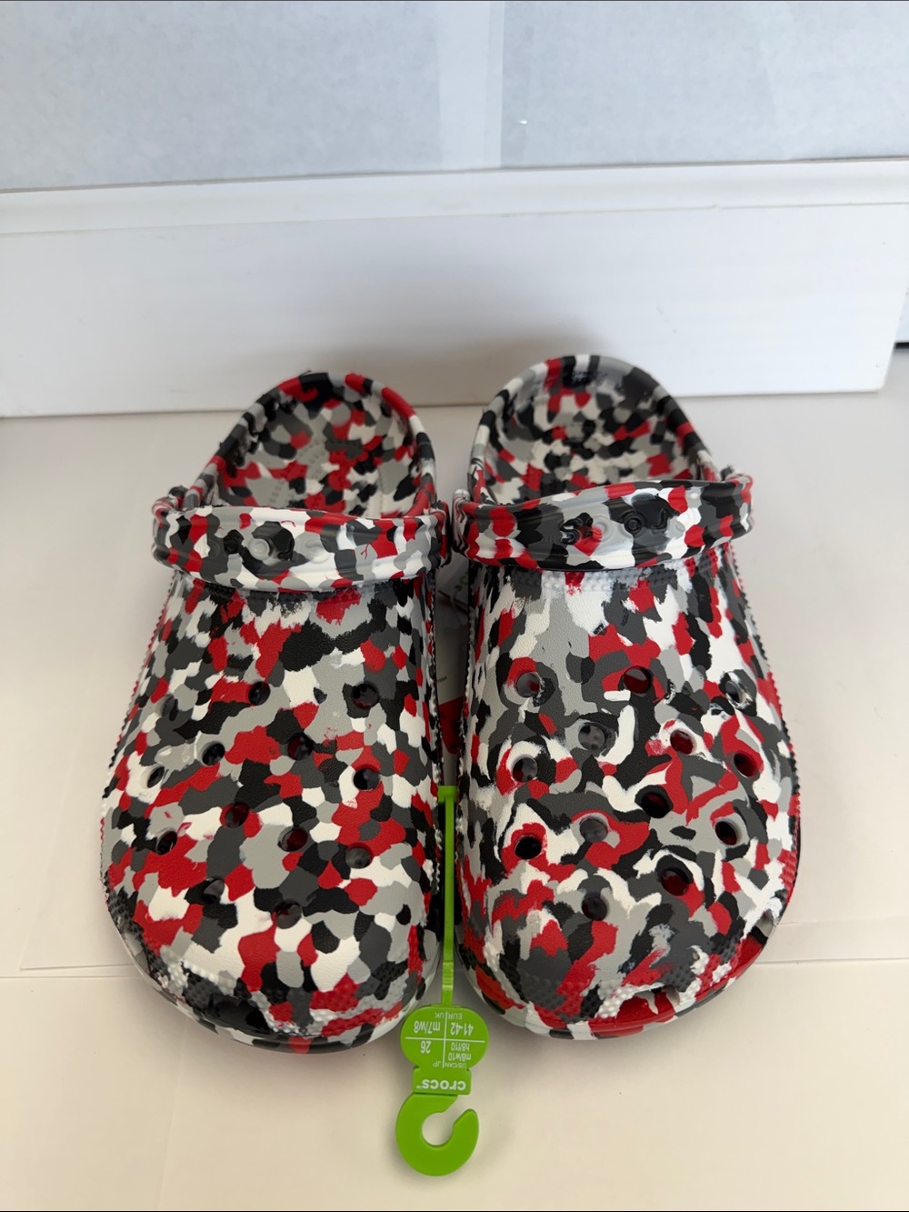 Men’s Crocs Clog Shoes in Red, Black & White Camouflage size 8
